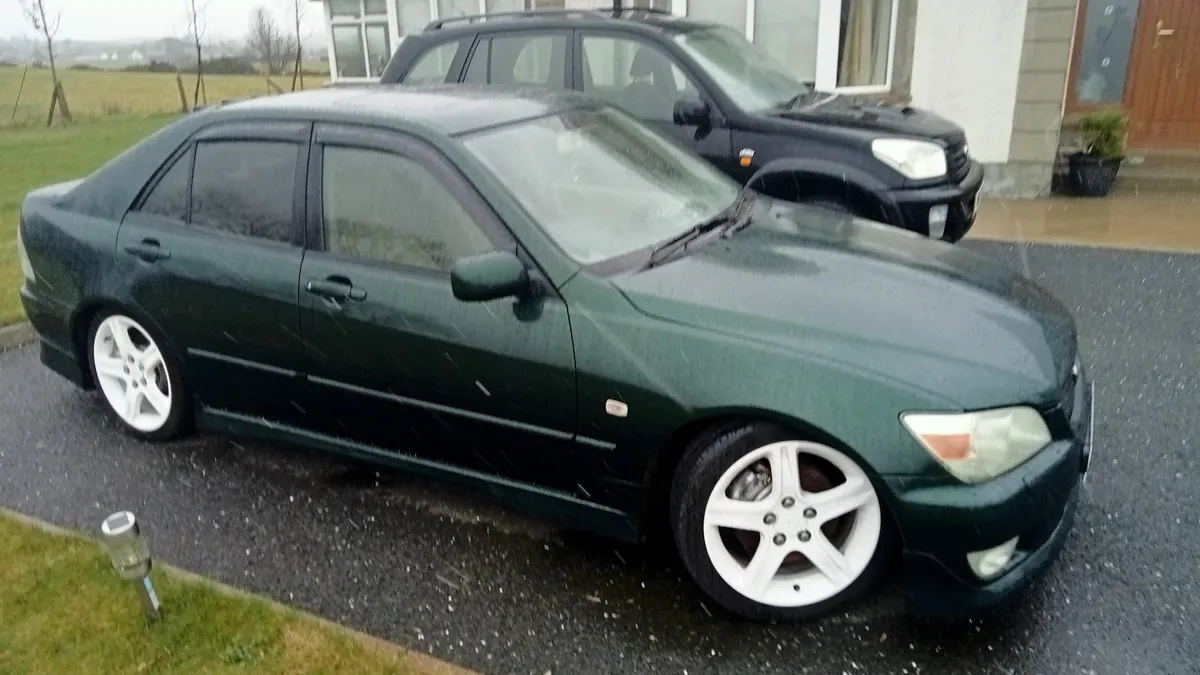 Lexus IS 2002 - Image 1