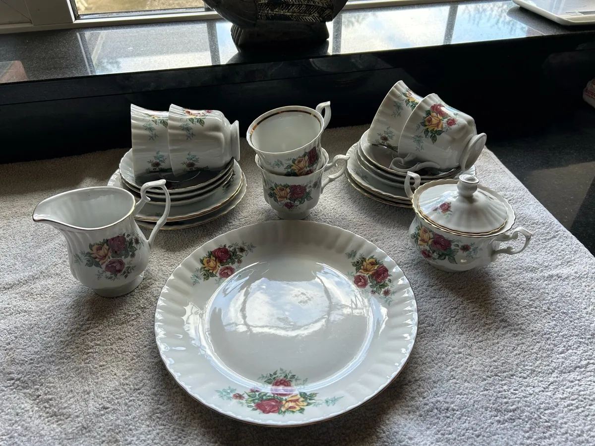 Tea sets - Image 1