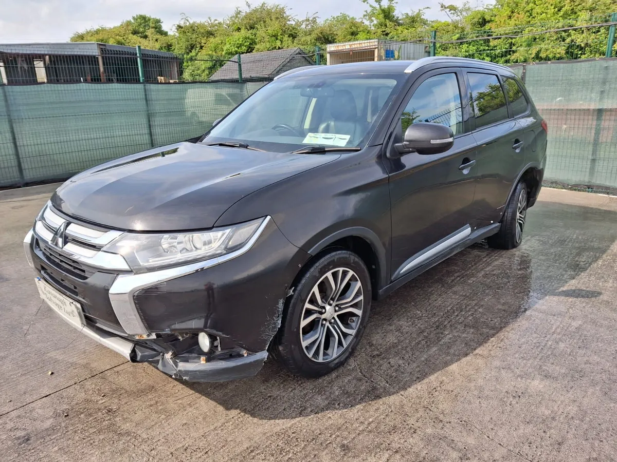 2016  Mitsubish Outlander 2.3 Diesel Automatic - Image 3