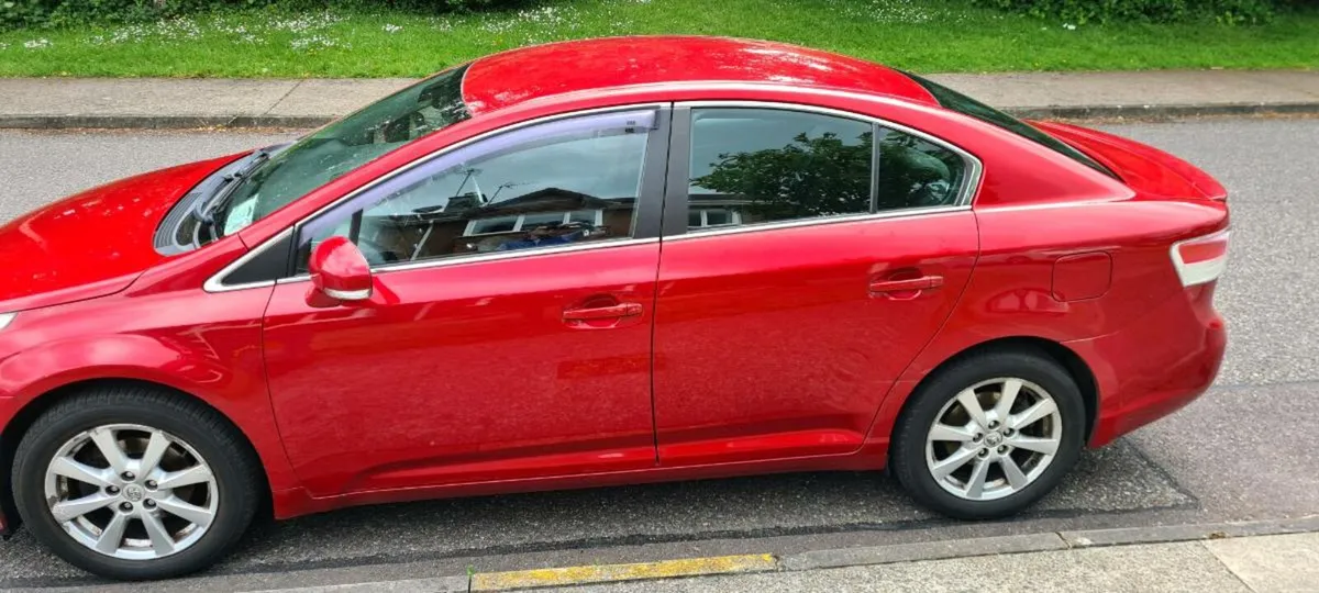 Toyota Avensis 2011 FSH - Image 4