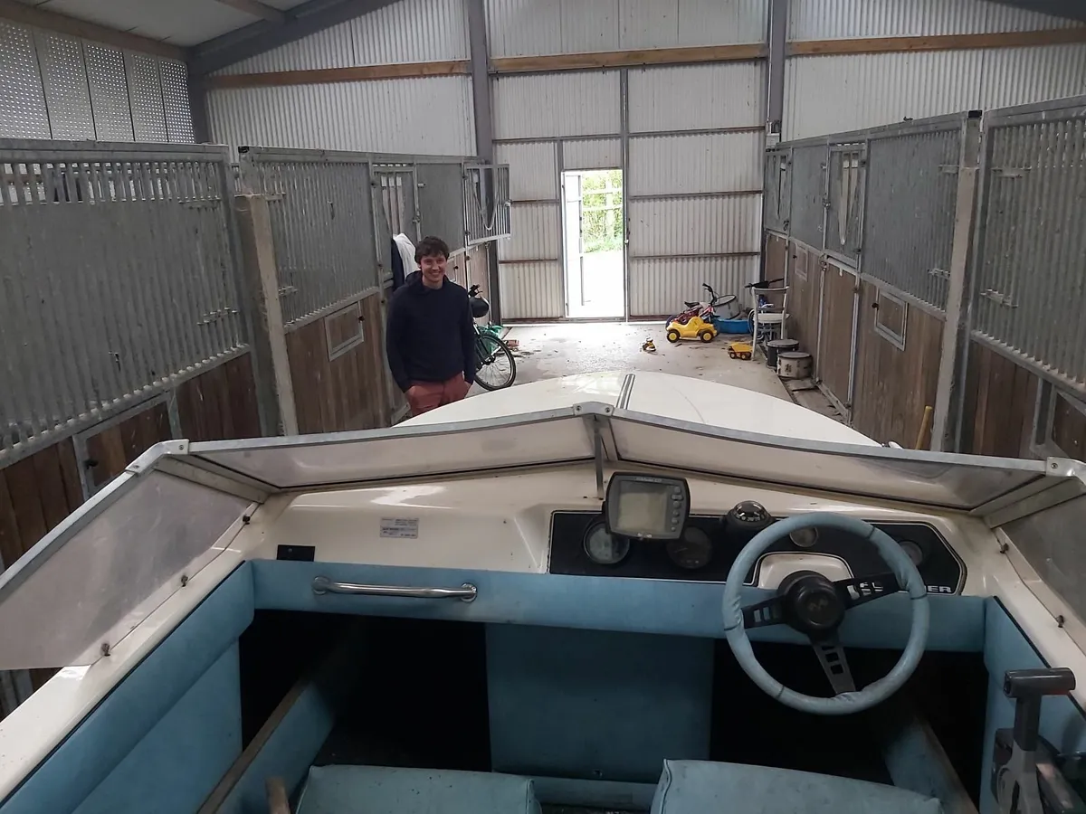 V4 115 hp Yamaha outboard engine & Boat trailer - Image 3