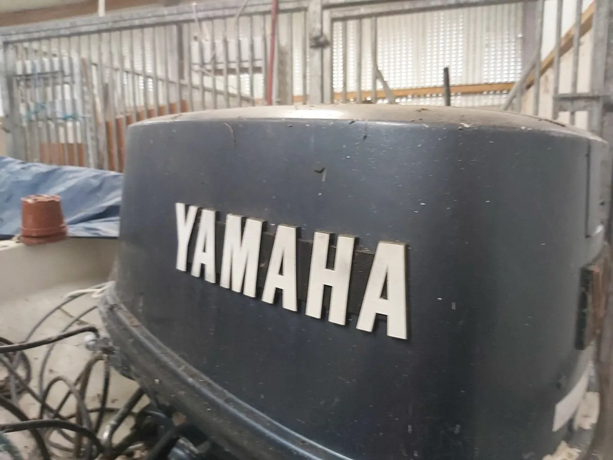 V4 115 hp Yamaha outboard engine & Boat trailer - Image 4