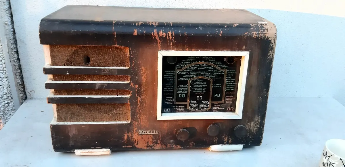French valve radio - Image 2