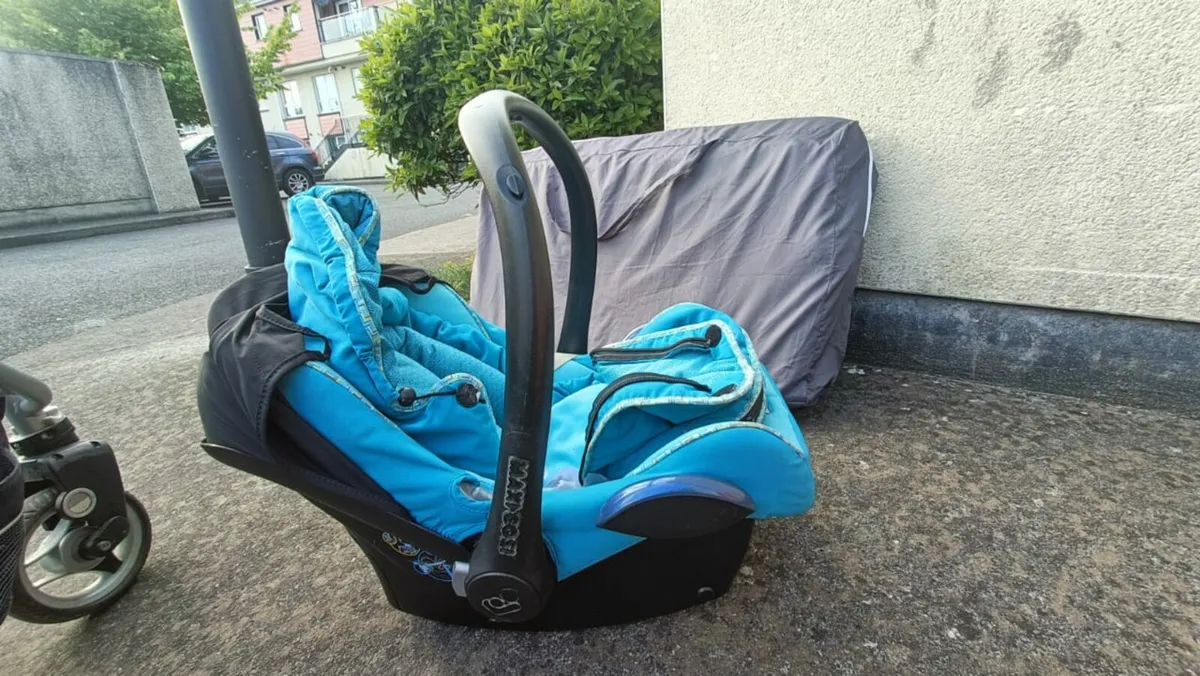 Baby seat and trolly - Image 1