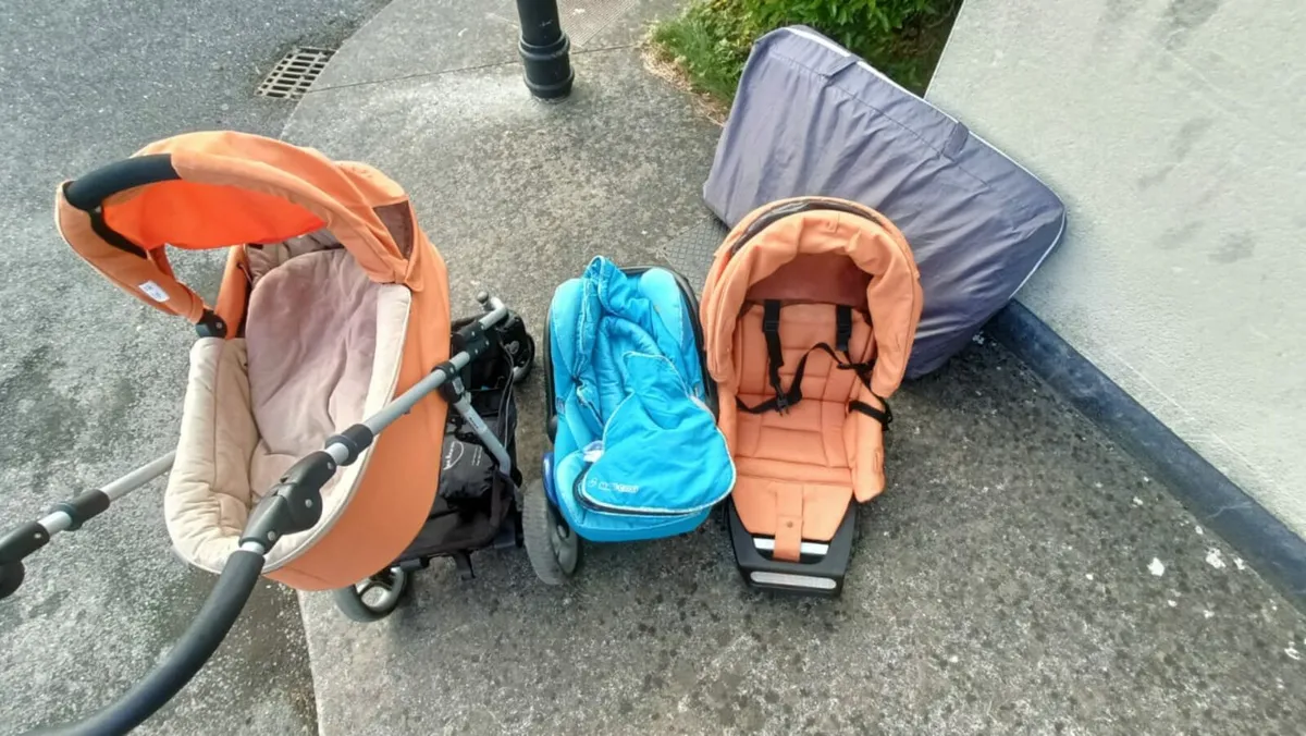 Baby seat and trolly - Image 3