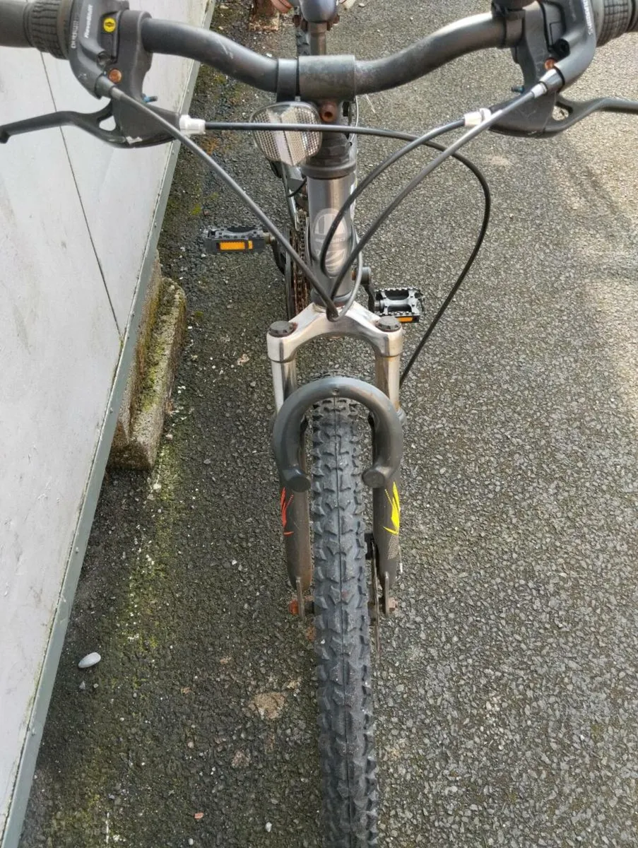 Boys 24inch bike - Image 2