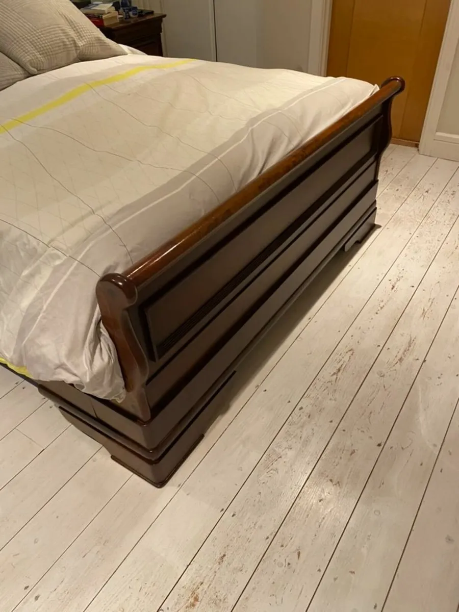 King size bed and matching lockers - Image 2