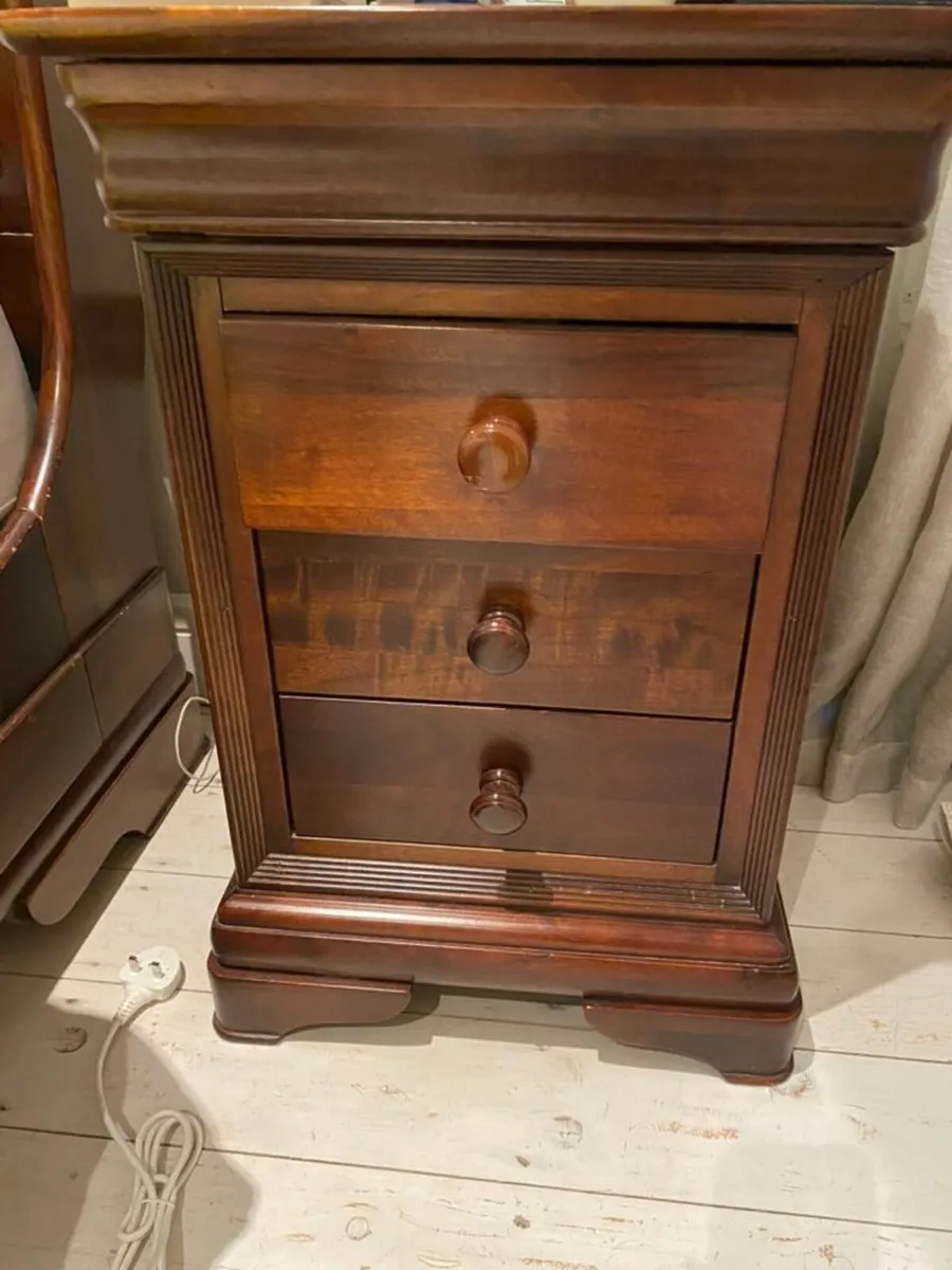 King size bed and matching lockers - Image 4
