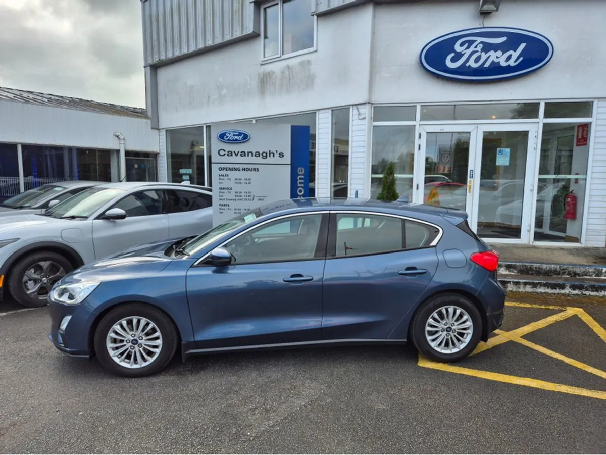 Ford Focus Titanium 1.0 Ecoboost 12 5DR 125 - Image 2