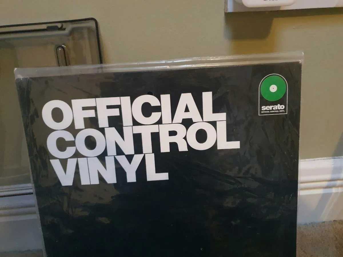 Turntables / Serato  Mixer - Image 3