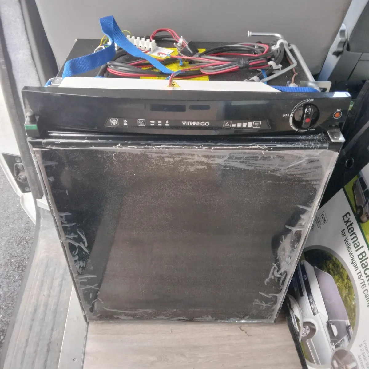 3 way fridge 51L Vitrifrigo - Image 1