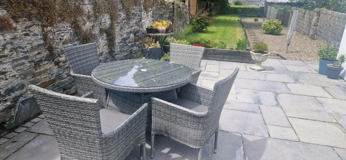 Garden table and chairs - Image 1