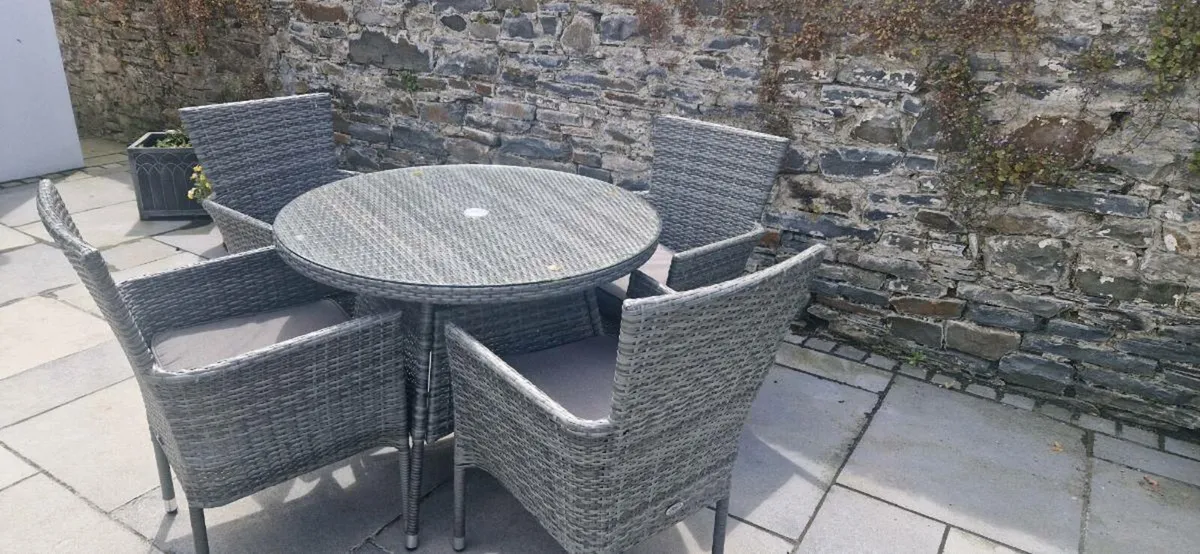 Garden table and chairs - Image 4