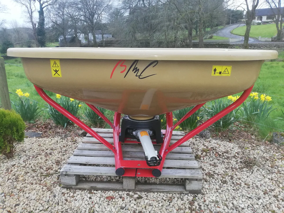 2yr on Waranty Galvanised Fertiliser spreaders - Image 2