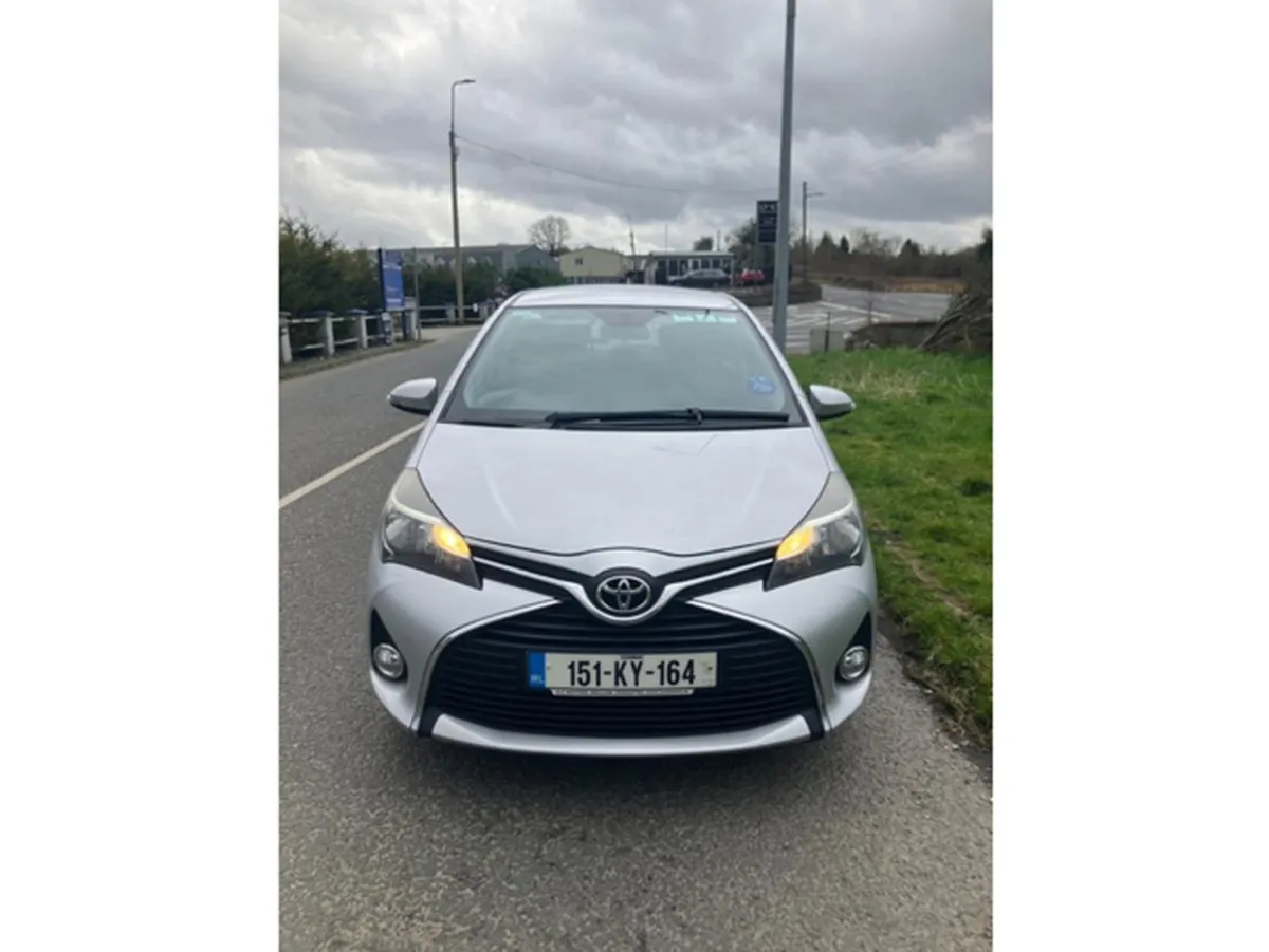 Toyota Yaris 1.0 Aura MC 4DR - Image 2
