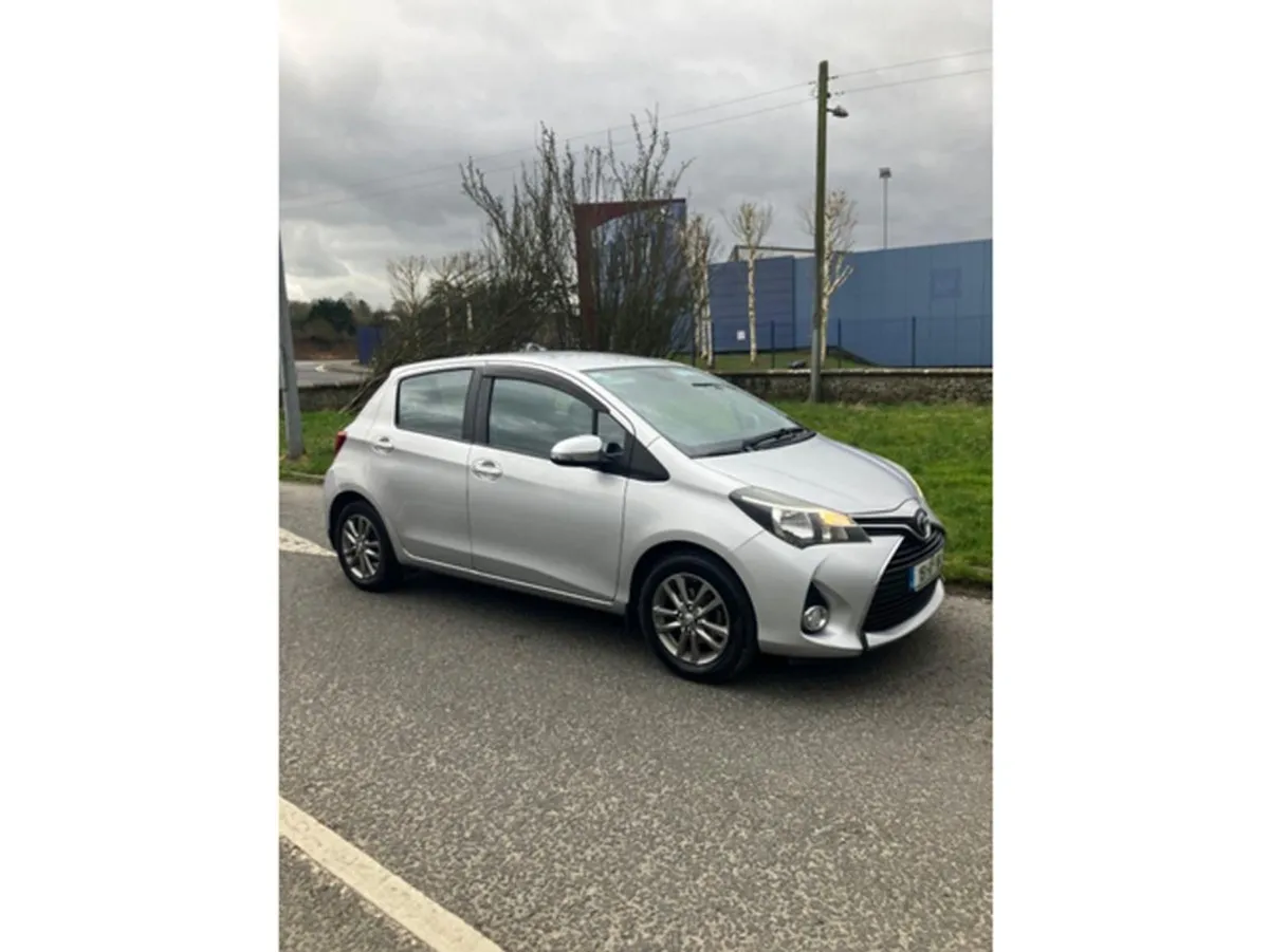 Toyota Yaris 1.0 Aura MC 4DR - Image 3