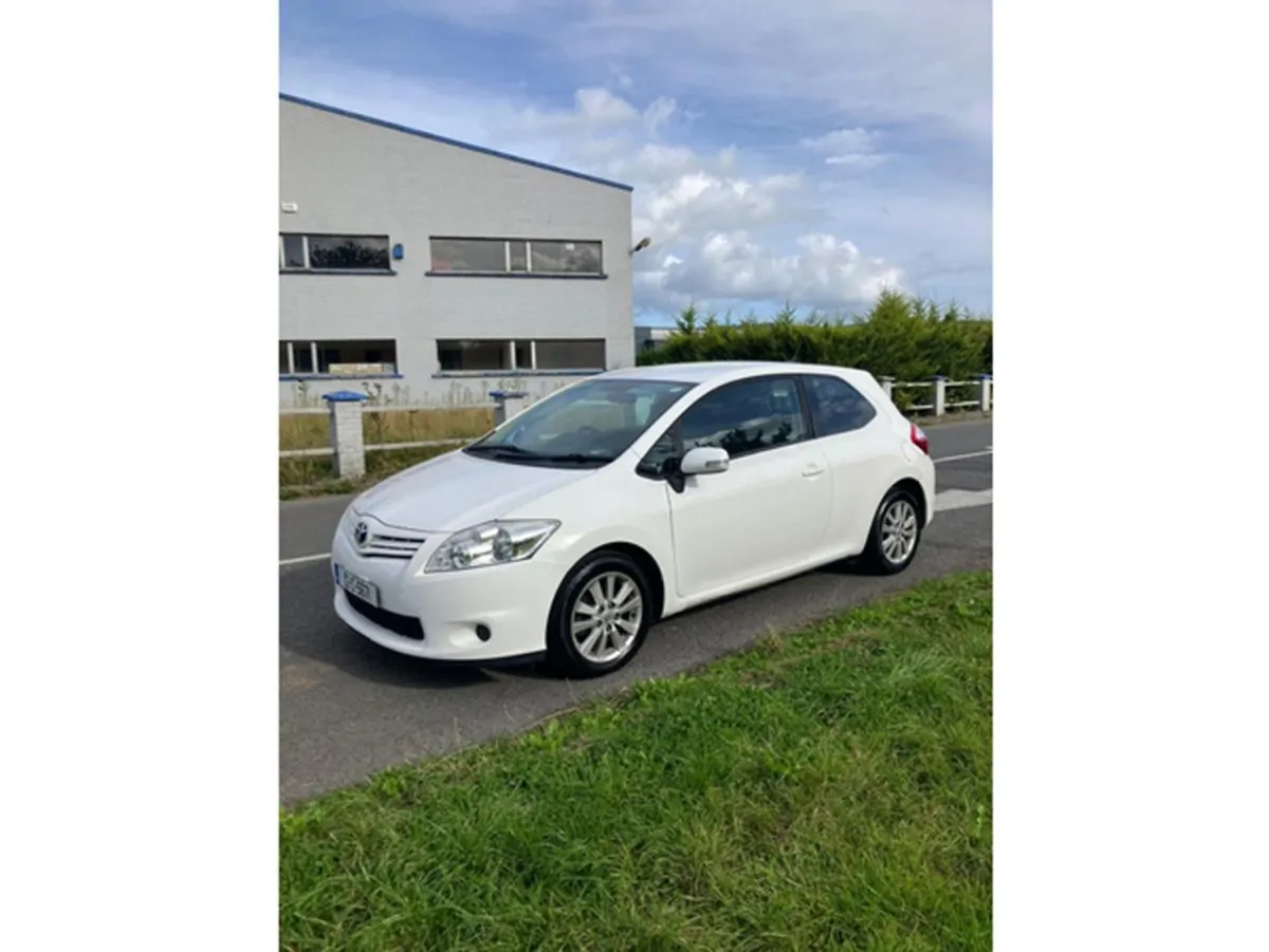 Toyota Auris 1.4 D-4d Terra 2DR - Image 3