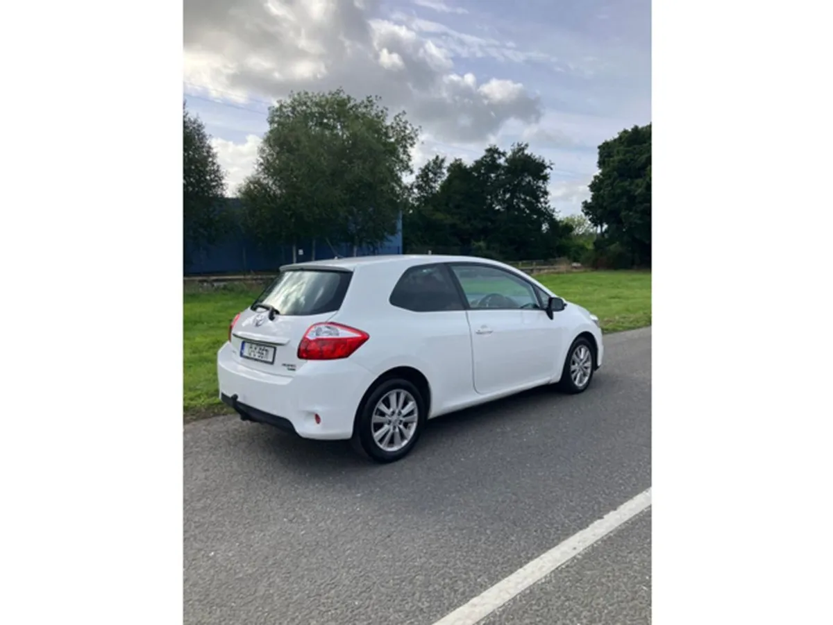 Toyota Auris 1.4 D-4d Terra 2DR - Image 4