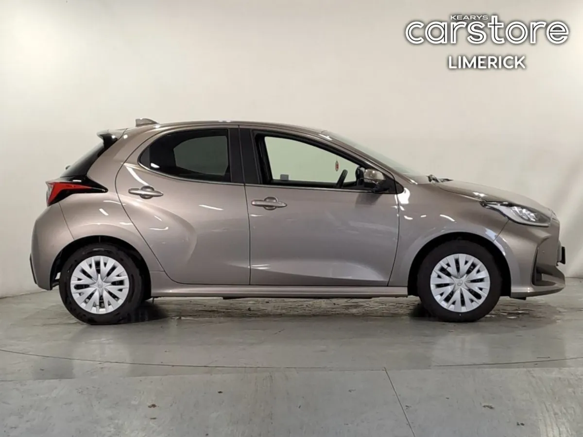 Toyota Yaris 1.5 PET HYB Auto 5DR - Image 2