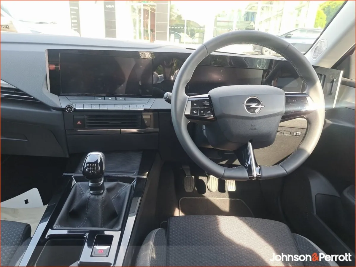 Opel Astra SC 1.2 Turbo 110PS Petrol 6 Speed - Image 4