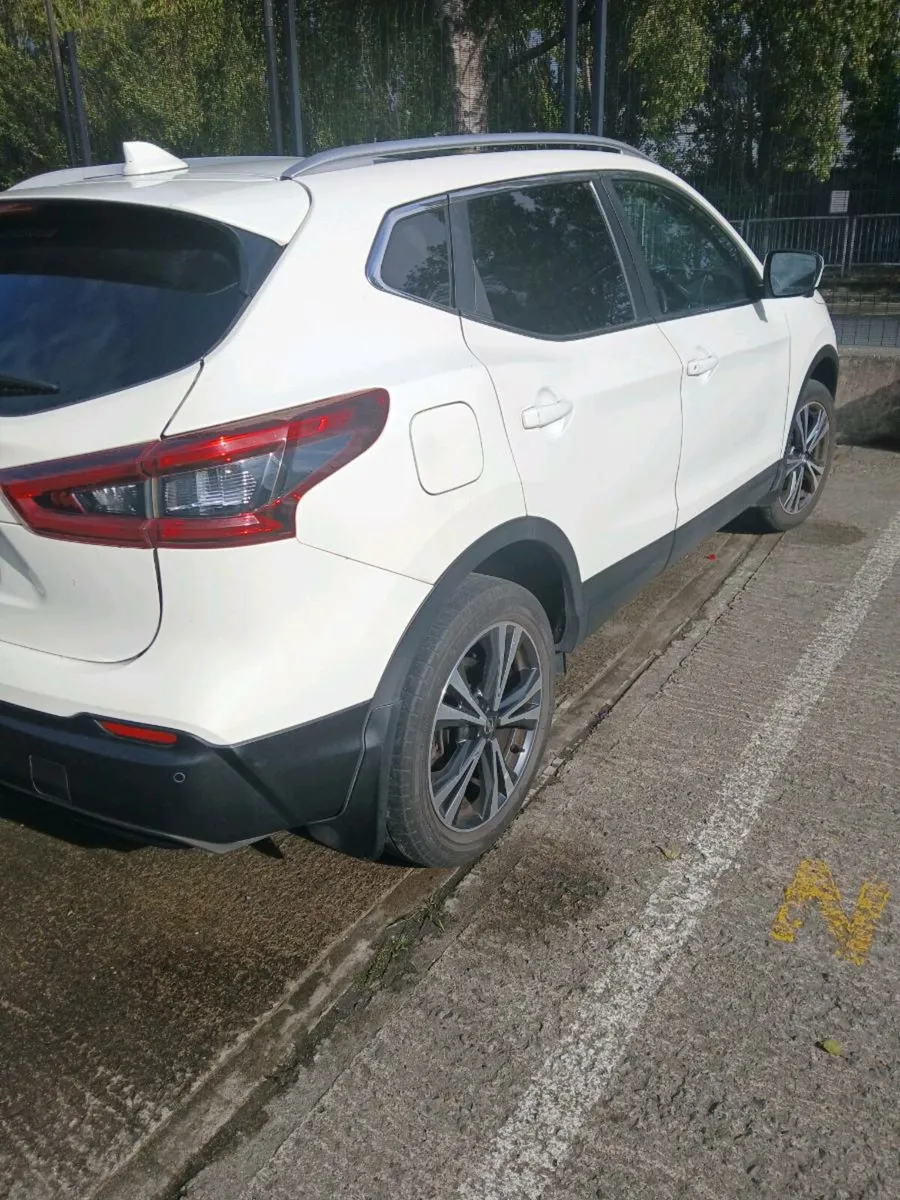 Car - Image 3