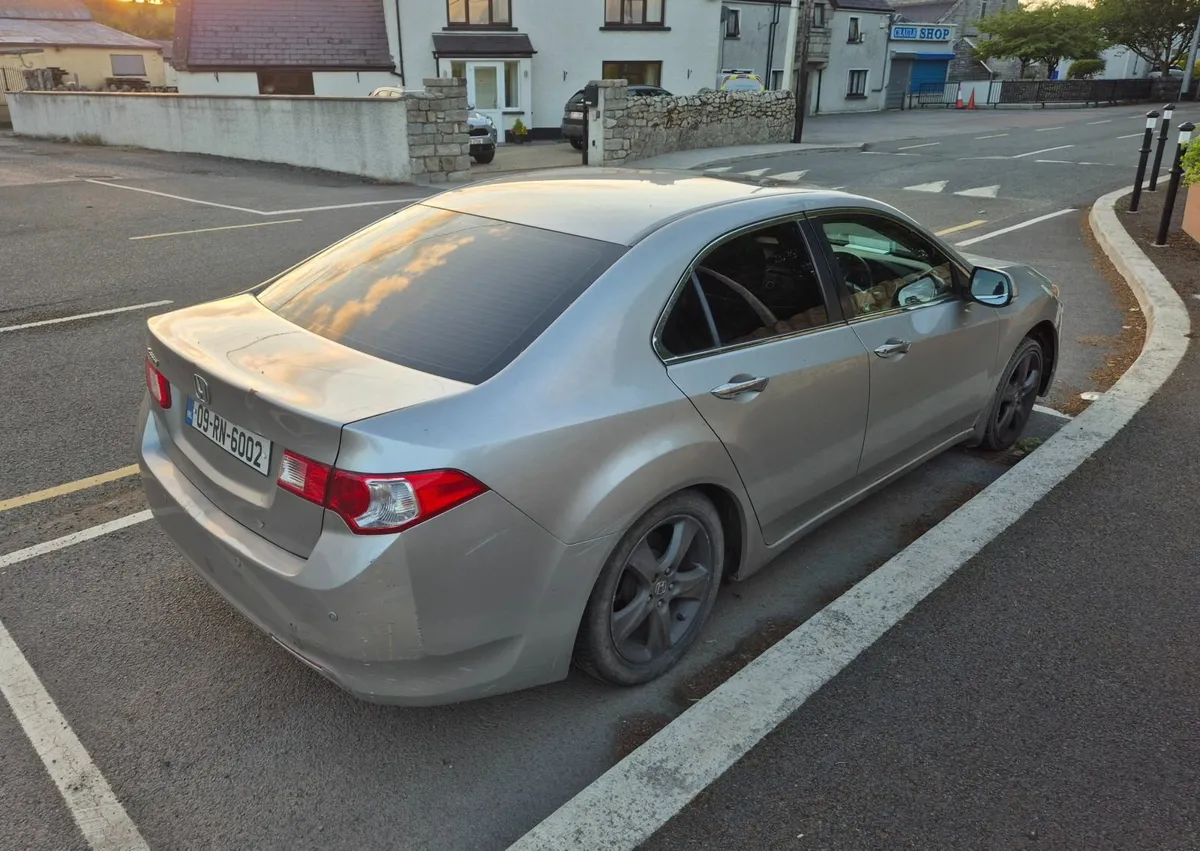 Honda Accord 2009 - Image 2