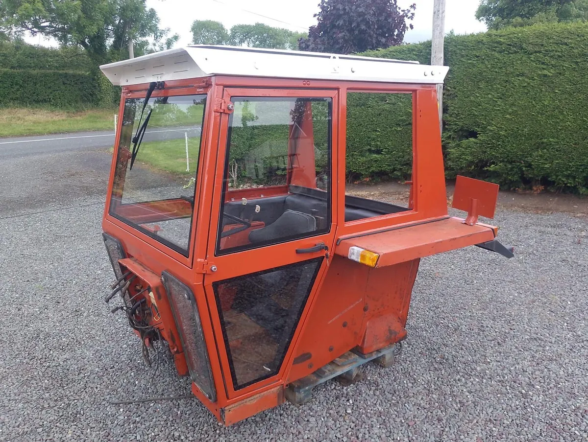 Resprayed FIAT Cab to suit 680/780/880/980 models - Image 1