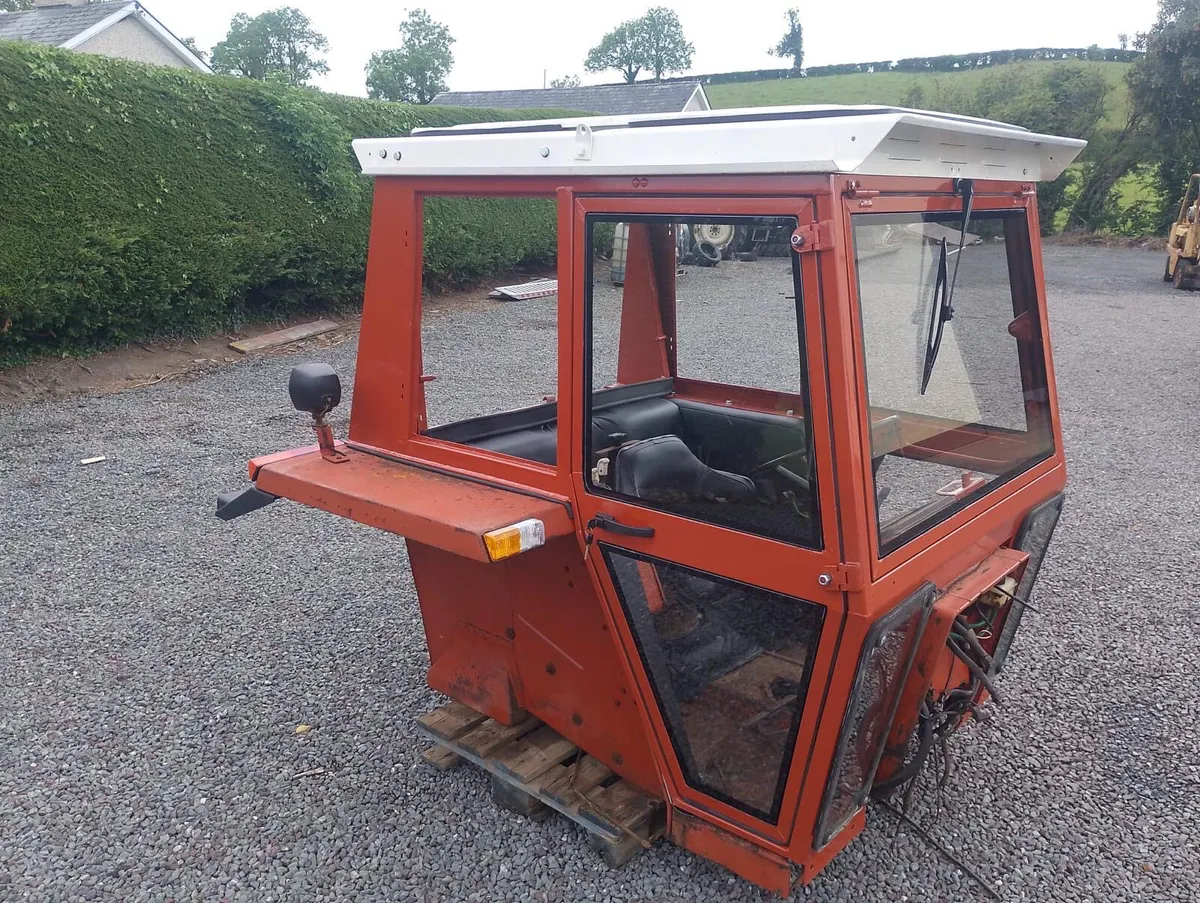 Resprayed FIAT Cab to suit 680/780/880/980 models - Image 3