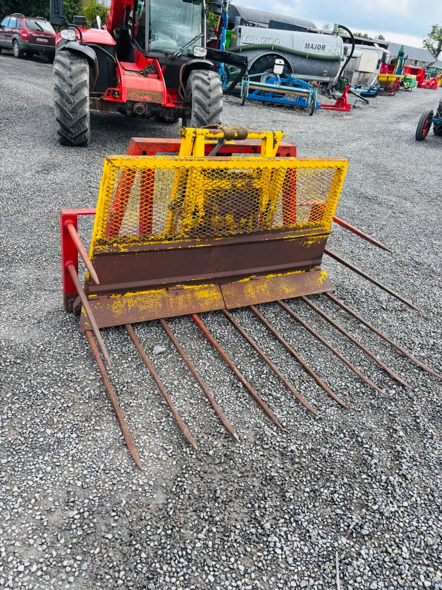 McKenna push off Buckrake - Image 1