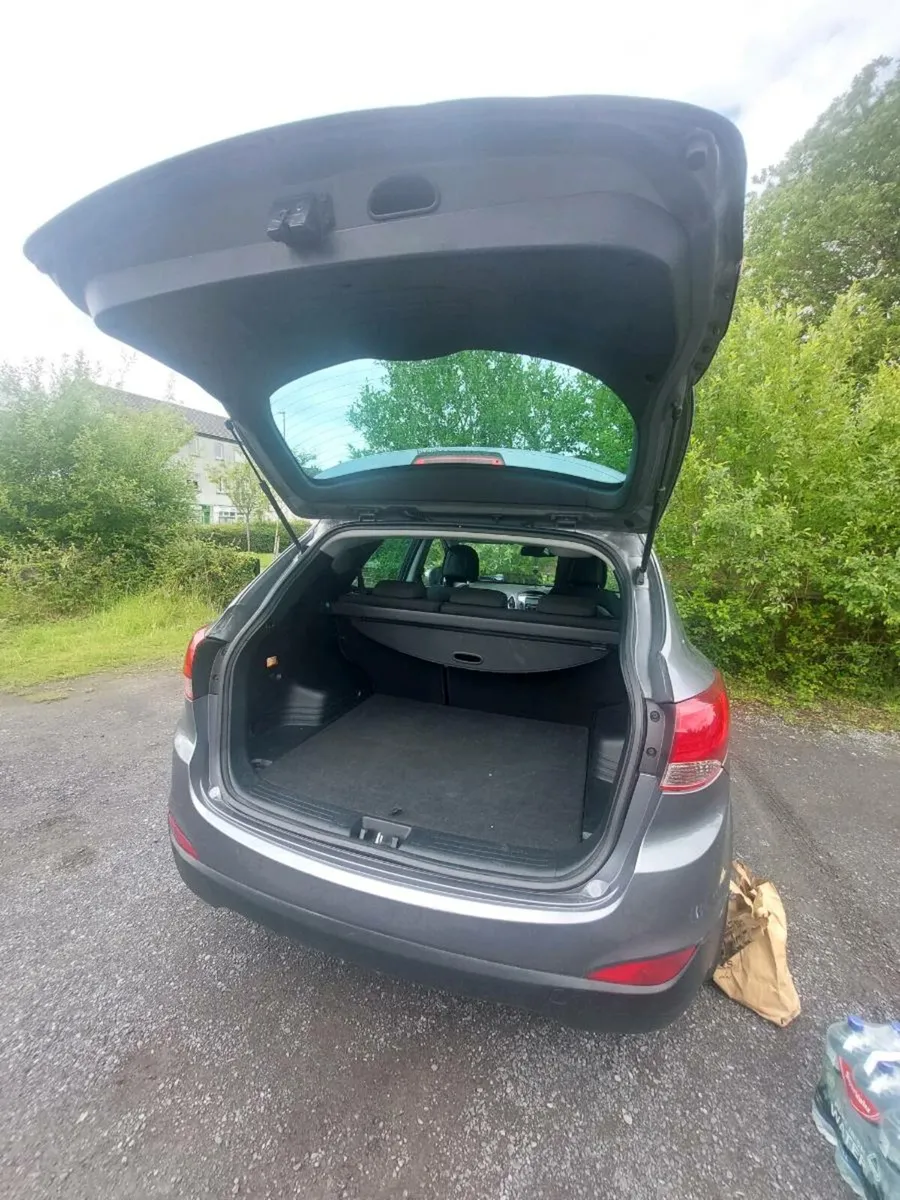 Car - Image 2