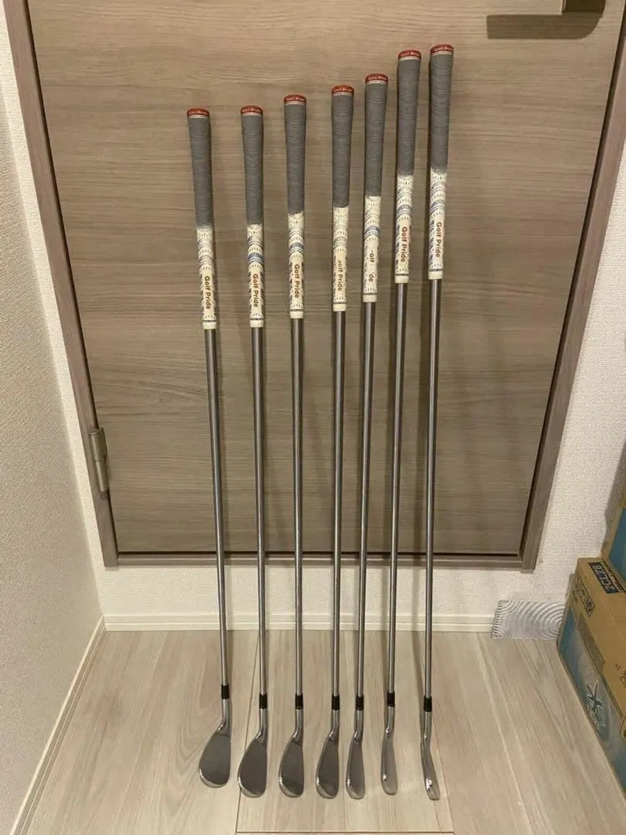 TaylorMade P750 Iron Set 4-PW - Image 1