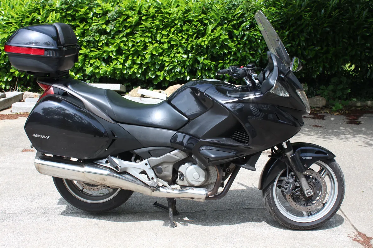 2007 Honda Deauville 700 - Image 1
