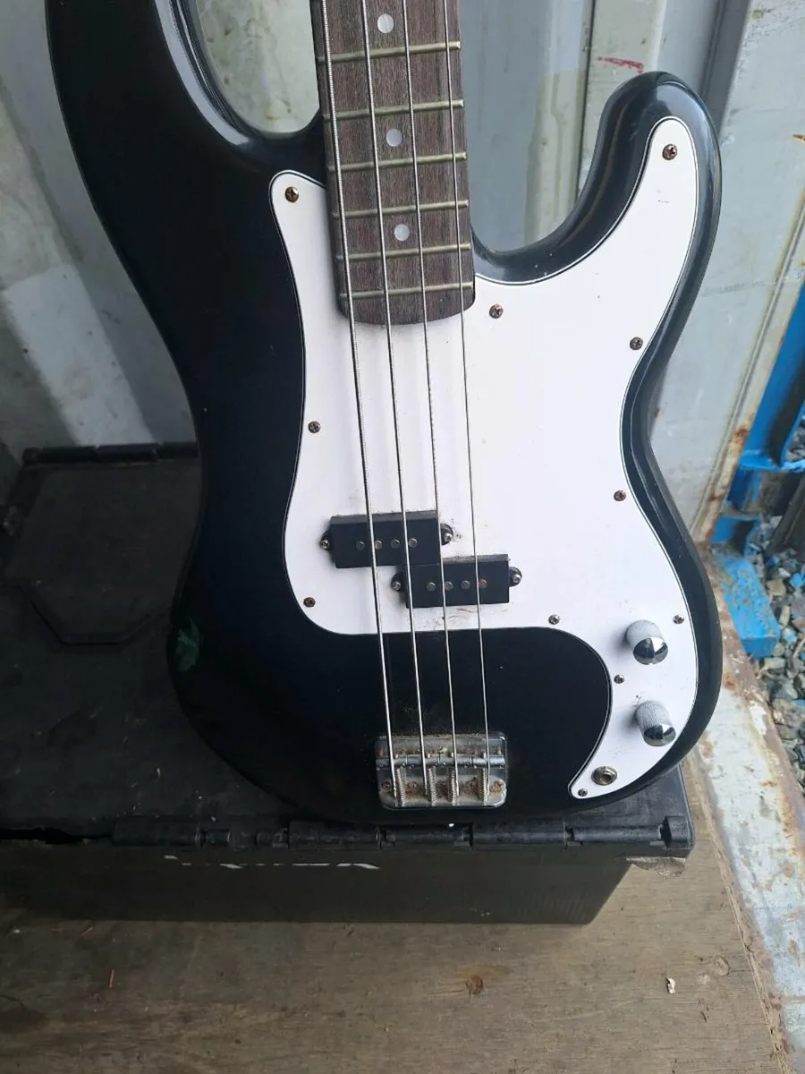 Rockjam 4-String Bass Guitar - Image 3