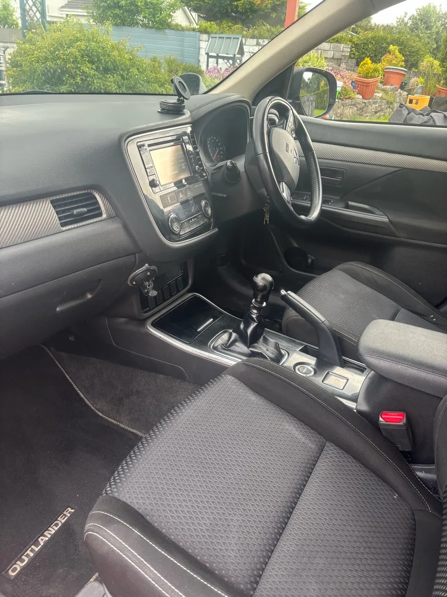 2019 Mitsubishi Outlander 4WD Diesel - Image 2