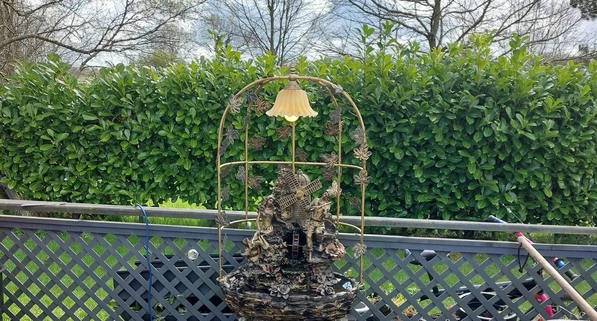 Large Outdoor water feature - Image 1