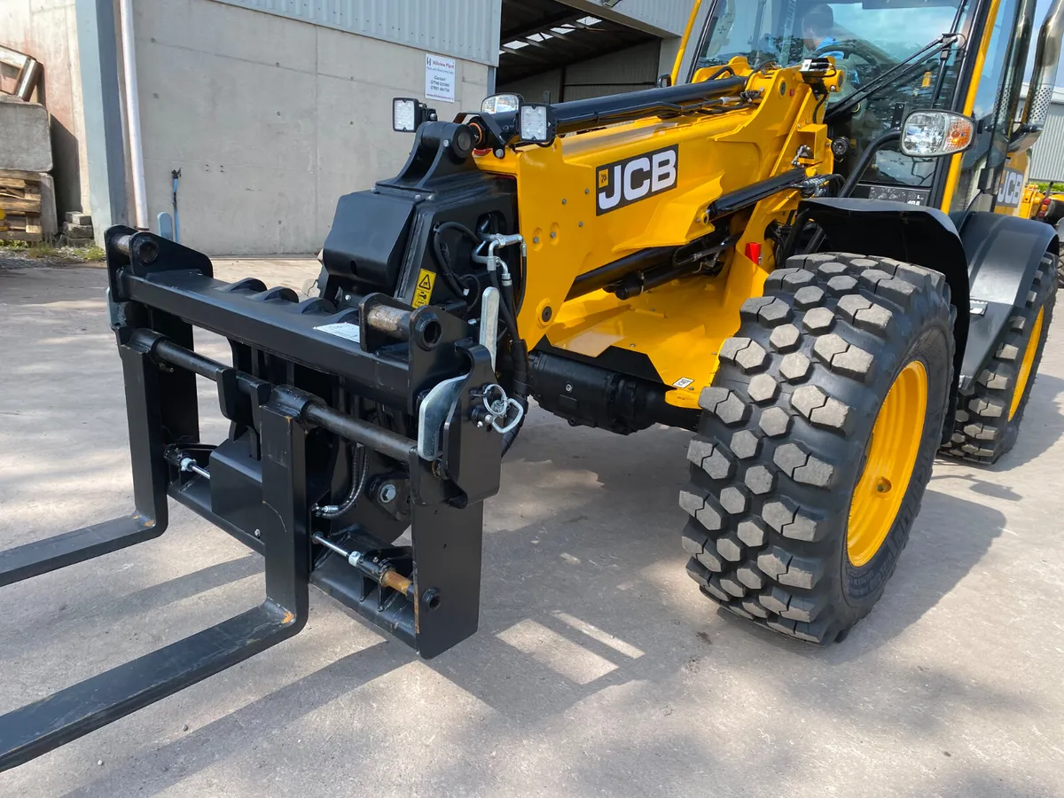 2023 JCB TM320S - Contractor Pro Pack - Image 4