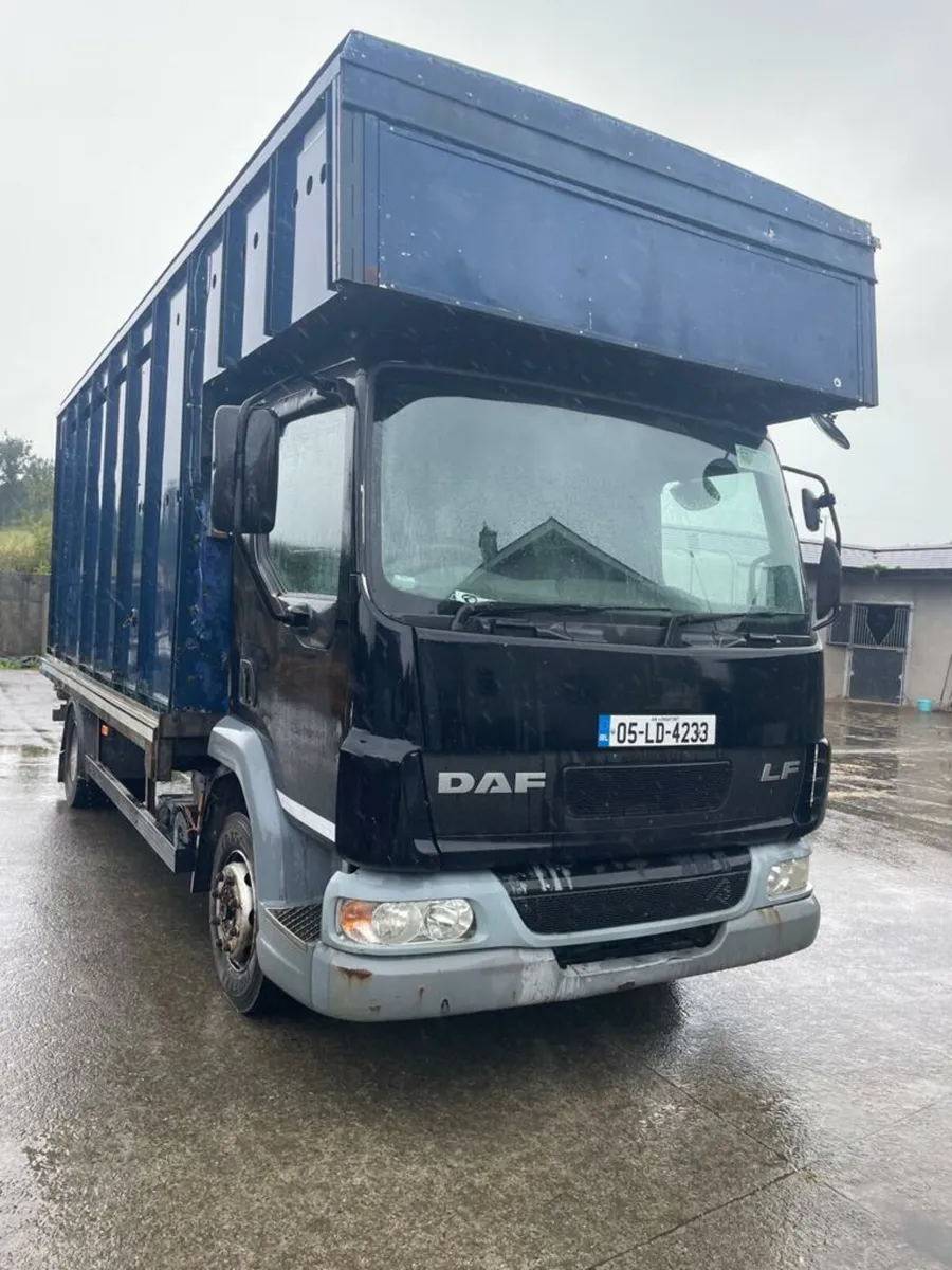 Horse lorry - Image 1