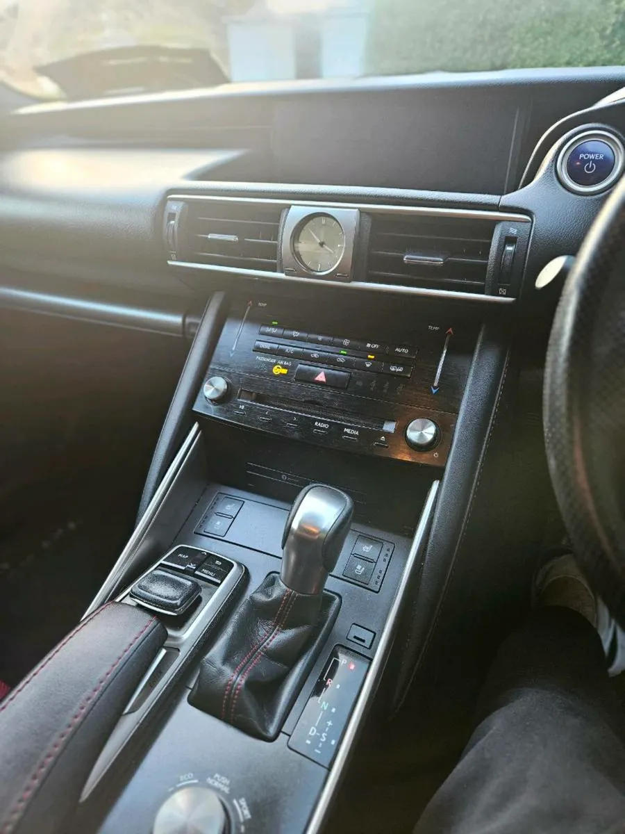 Lexus is300 - Image 4