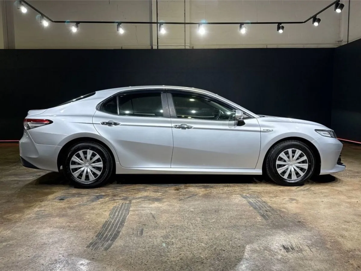 Toyota Camry 2.5 Hybrid Automatic - Reverse Camera - Image 2