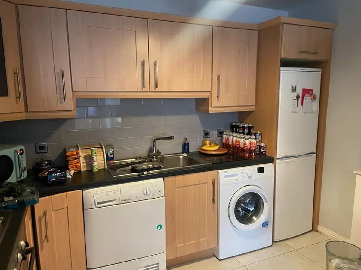 kitchen units with appliances - Image 2