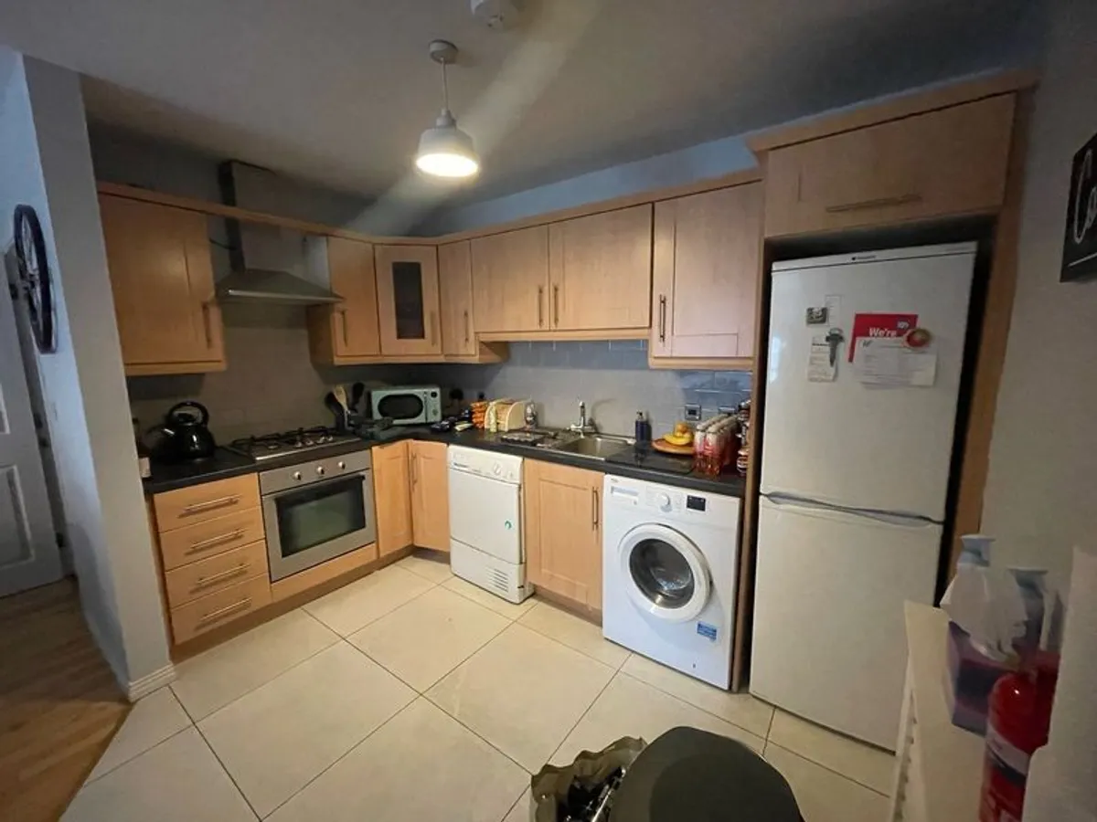 kitchen units with appliances - Image 3