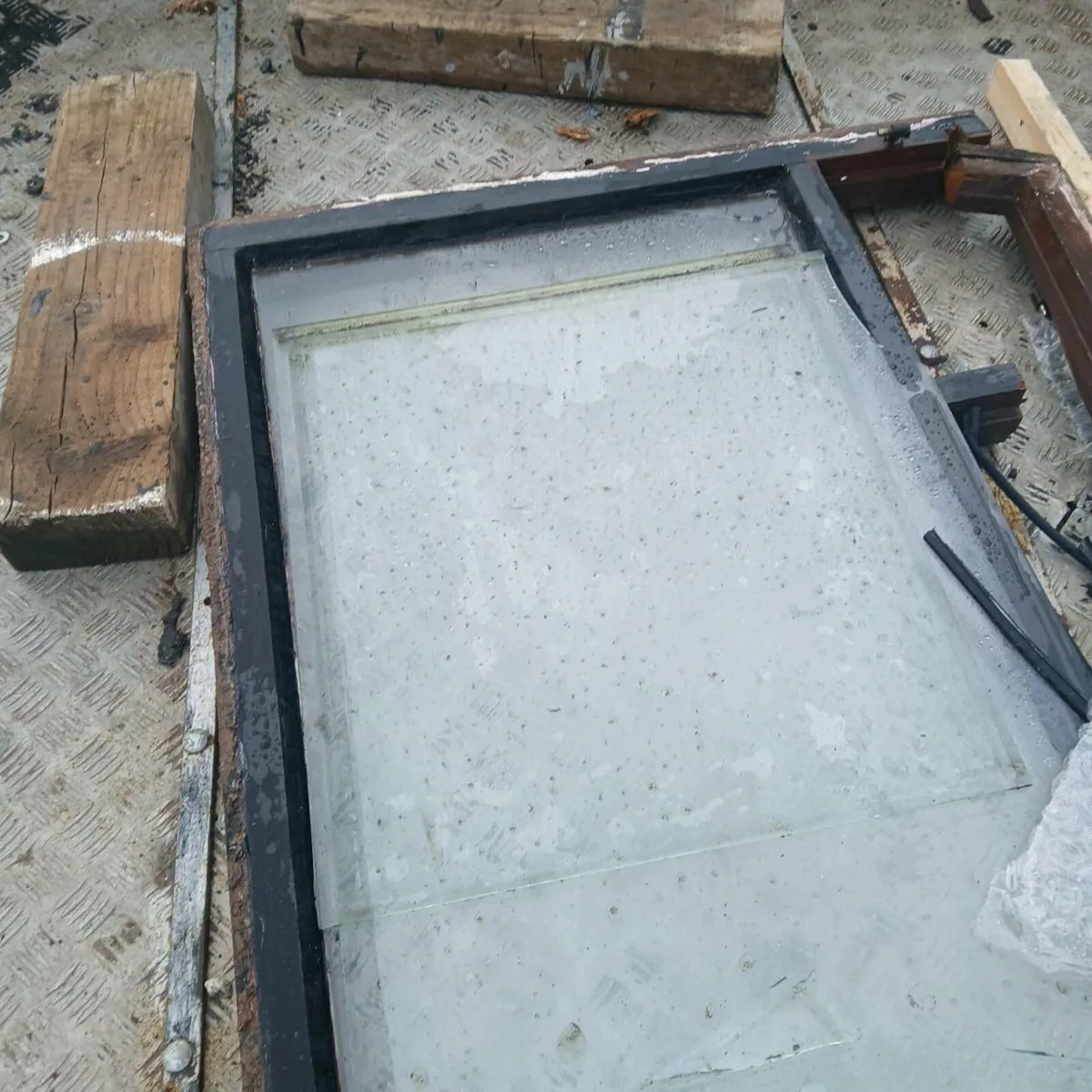 Free glass and windows FERMOY - Image 3