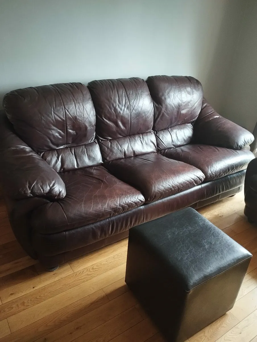 Couch, arm chairs and footstool - Image 1