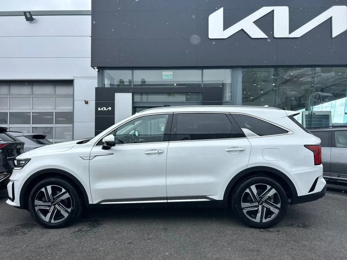 Kia Sorento 1.6 K4 Plug in Hybrid ( 7 Seats ) - Image 2