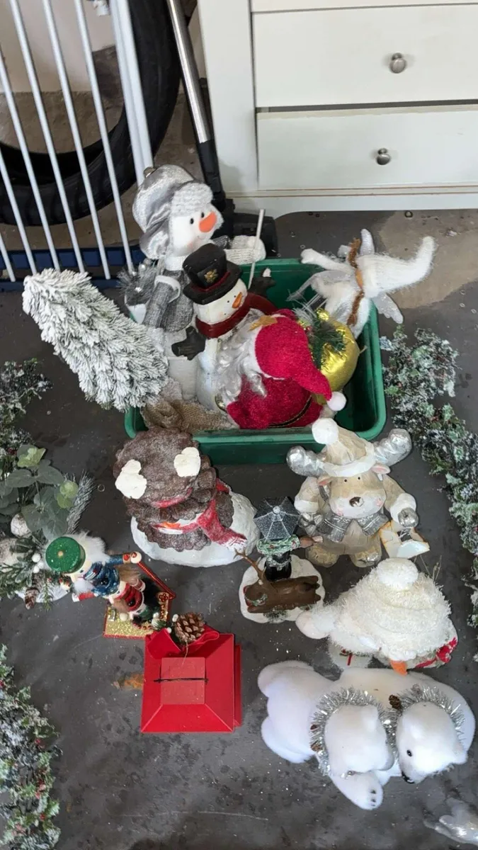 Assorted Christmas decorations GOING CHEAP - Image 2