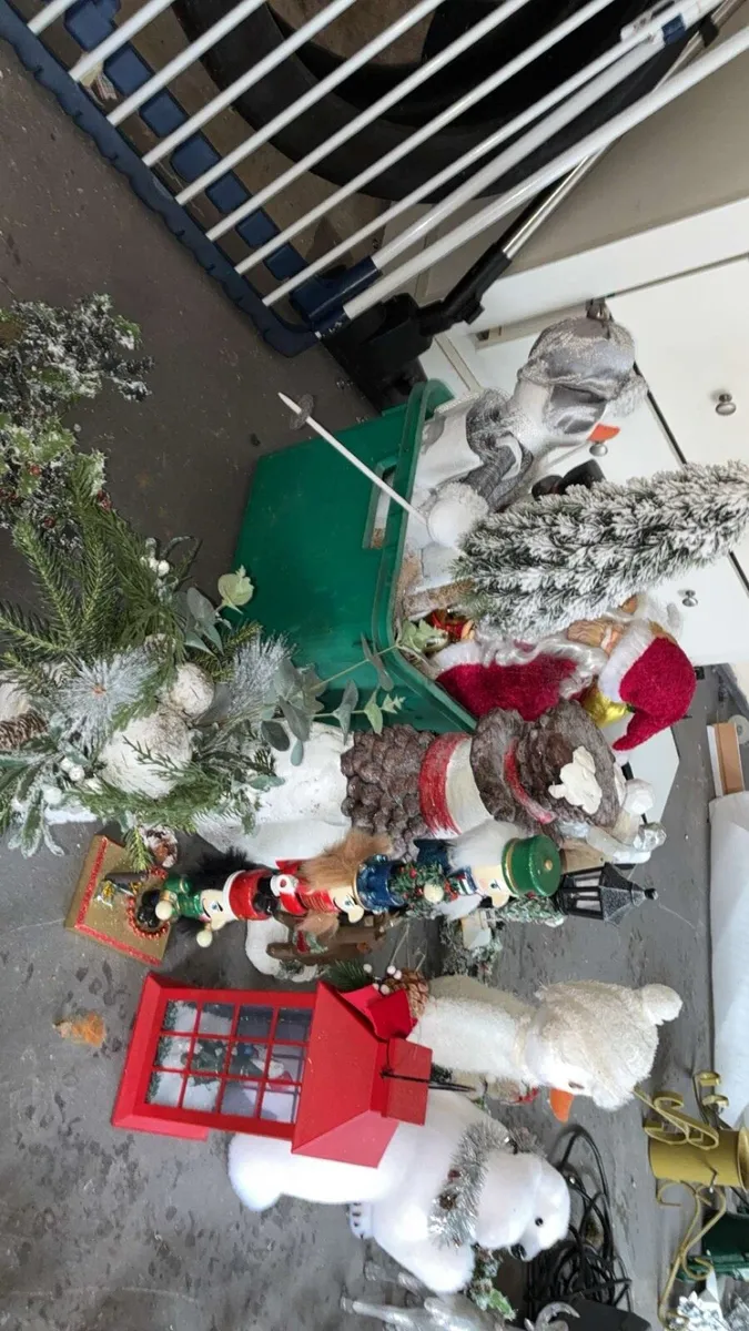 Assorted Christmas decorations GOING CHEAP - Image 3
