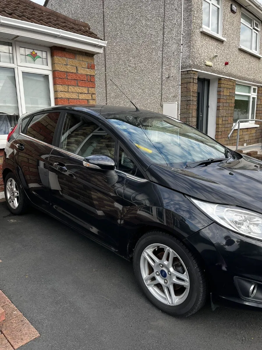 Ford Fiesta 2014 - Image 2