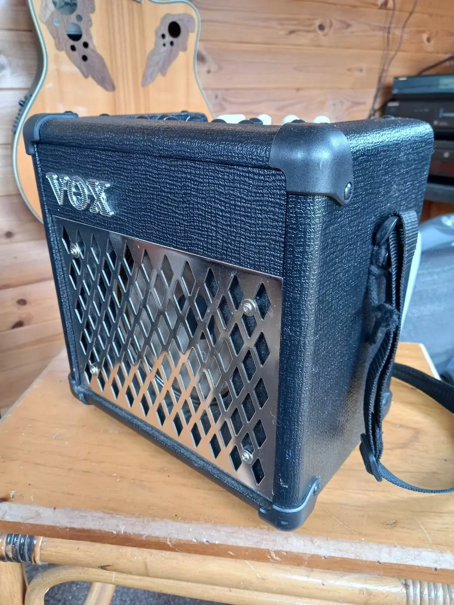 Vox mini rhythm 5 guitar amplifier - Image 3