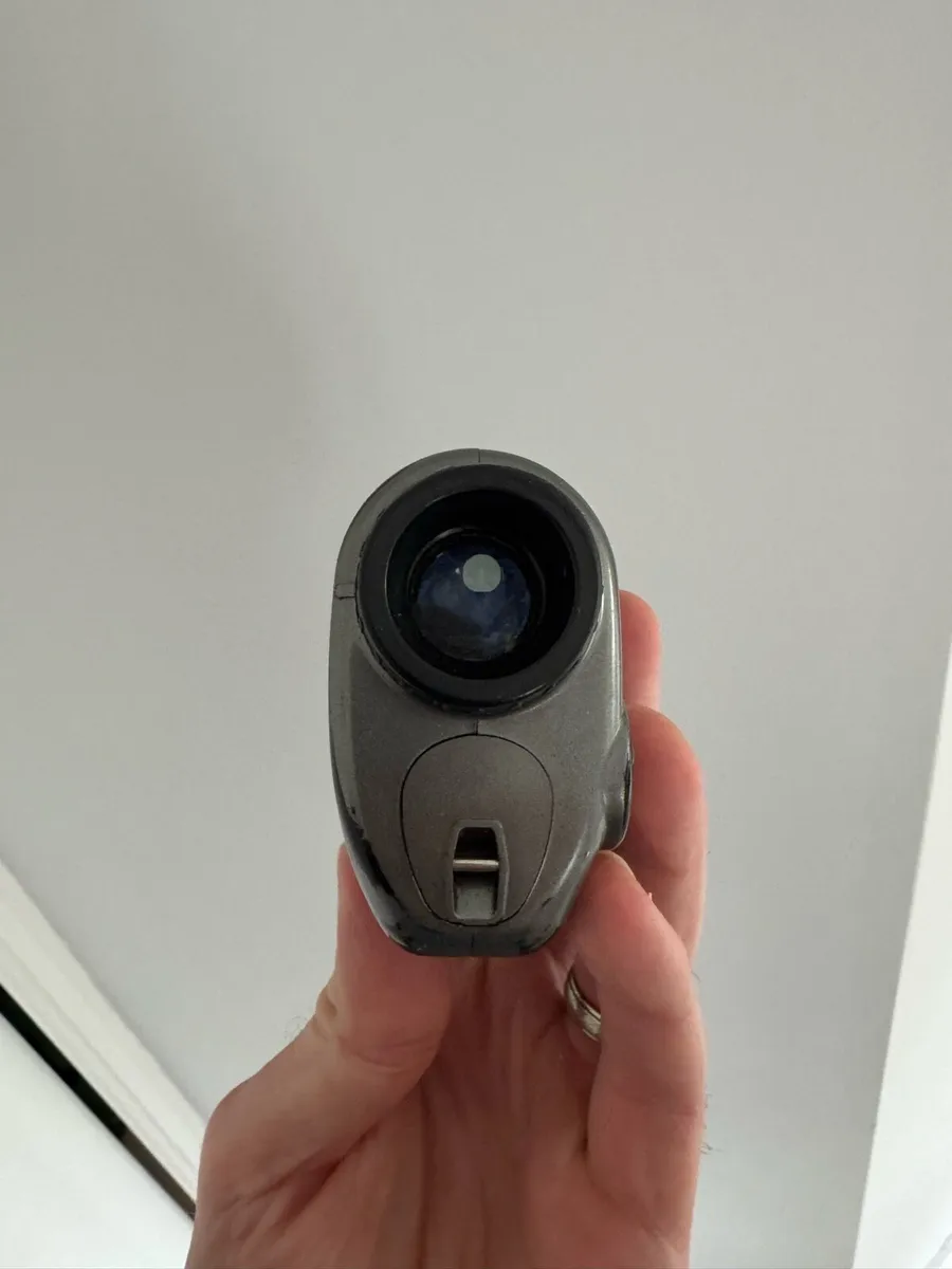 Bushnell Tour V2 golf range finder - Image 2