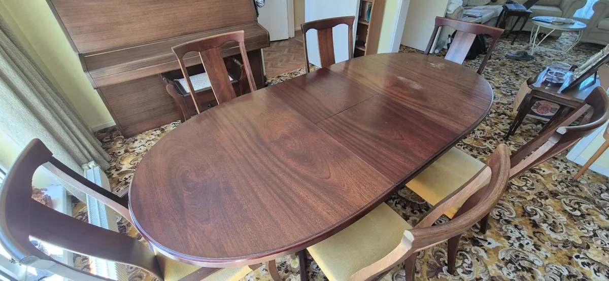 Mahogany mid-century dining table and 6 chairs - Image 4